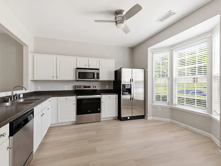 3221 Mannington Dr — Photo 4