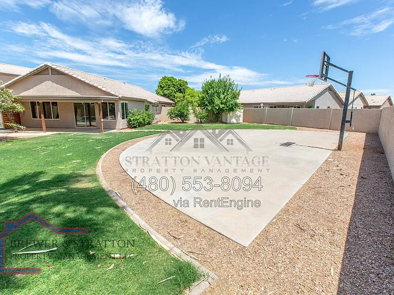 689 W Constitution Dr — Photo 42
