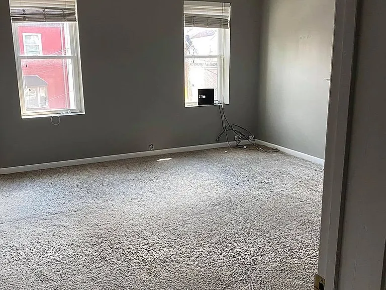 1709 Sarah St — Photo 13