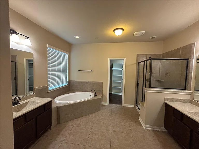 7936 Lake Commons Dr — Photo 22
