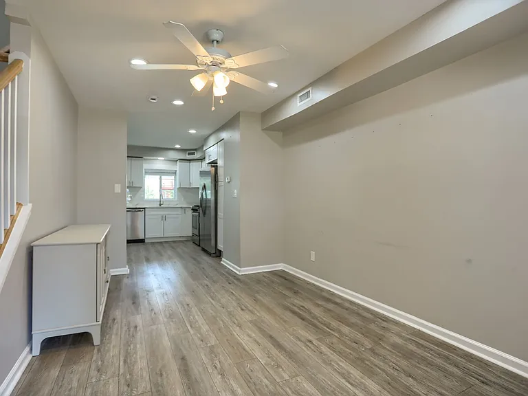1207 Anglesea St — Photo 3
