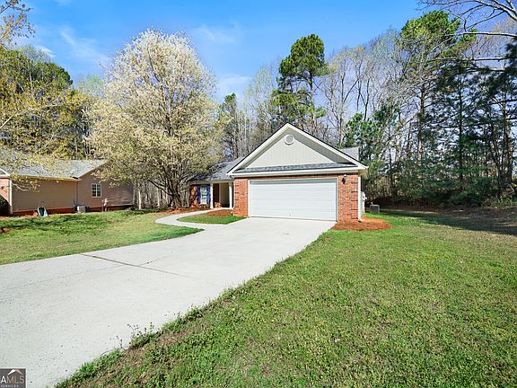 4th image of 396 E Sycamore Dr