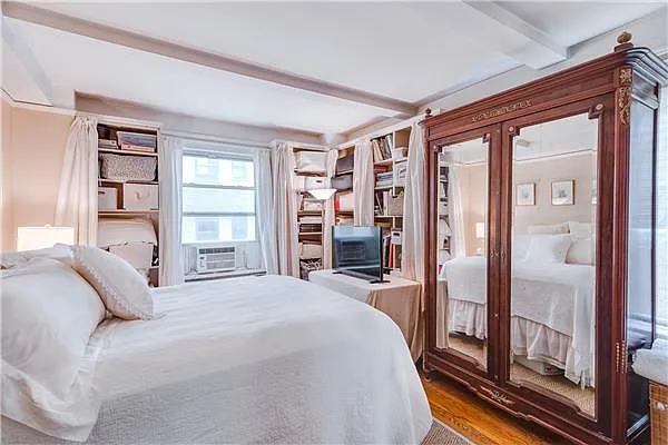 Sold by Century 21 Metropolitan | media 22