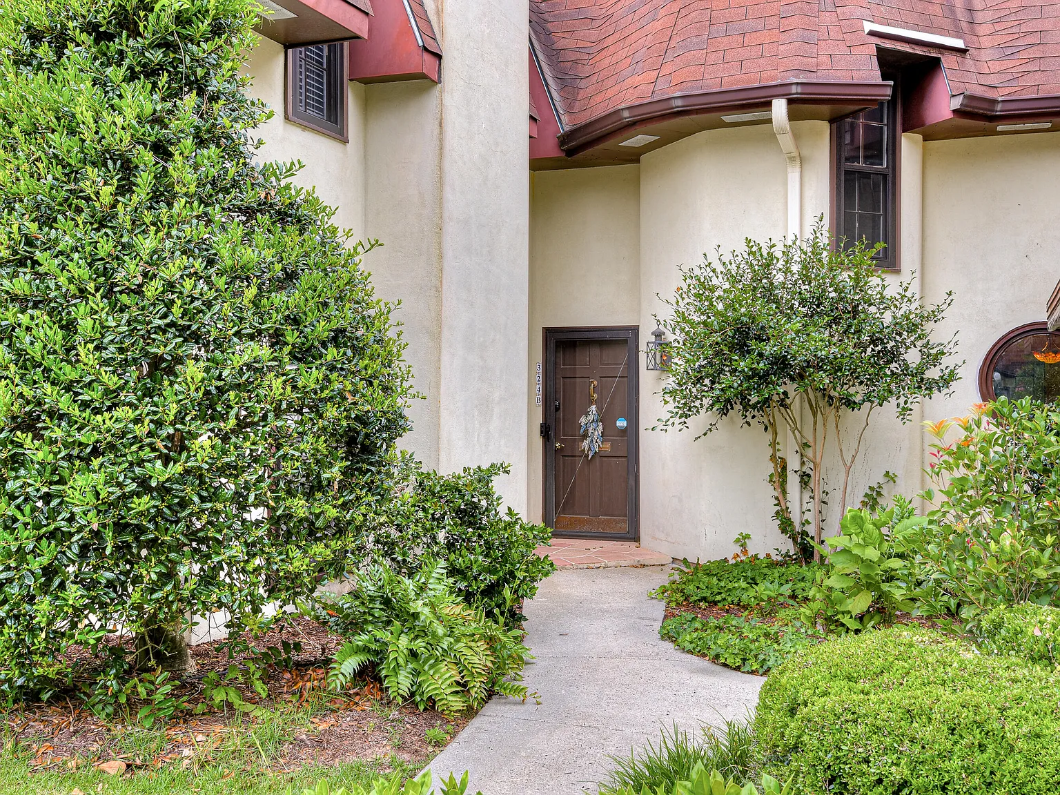 3 bed, 2.5 bath, 1744 sqft, $2,500 — Photo 2
