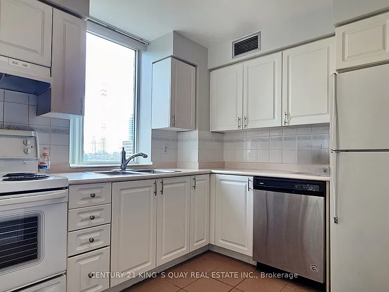 28 Pemberton Ave #500 — Photo 14
