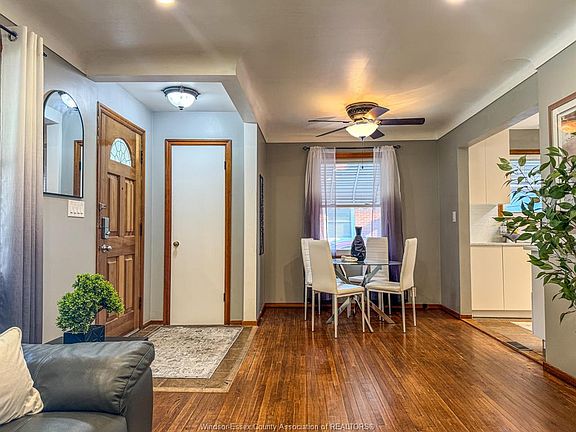 4th image of 979 Belleperche Pl
