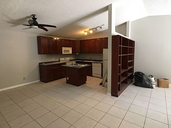 3rd image of 4278 Woodstock Dr #C-1