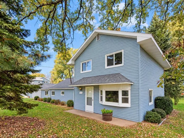 5592 Lake Rd, Oshkosh, WI 54902