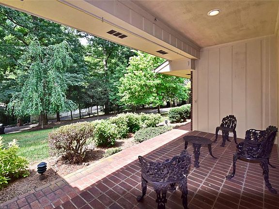 5th image of 722 Colonial Dr