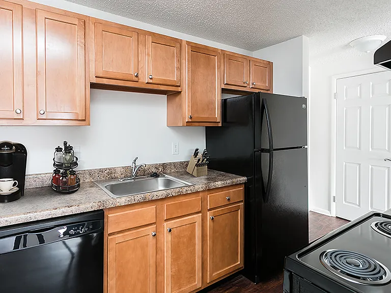 Hilton Village Apartment Homes — Photo 3
