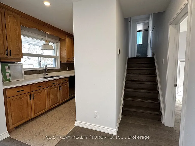 261 Essex Ave — Photo 10