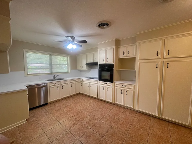 315 E Southfield Rd — Photo 5