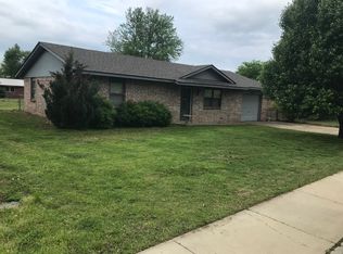 1217 E Pierce St, Fort Gibson, OK 74434