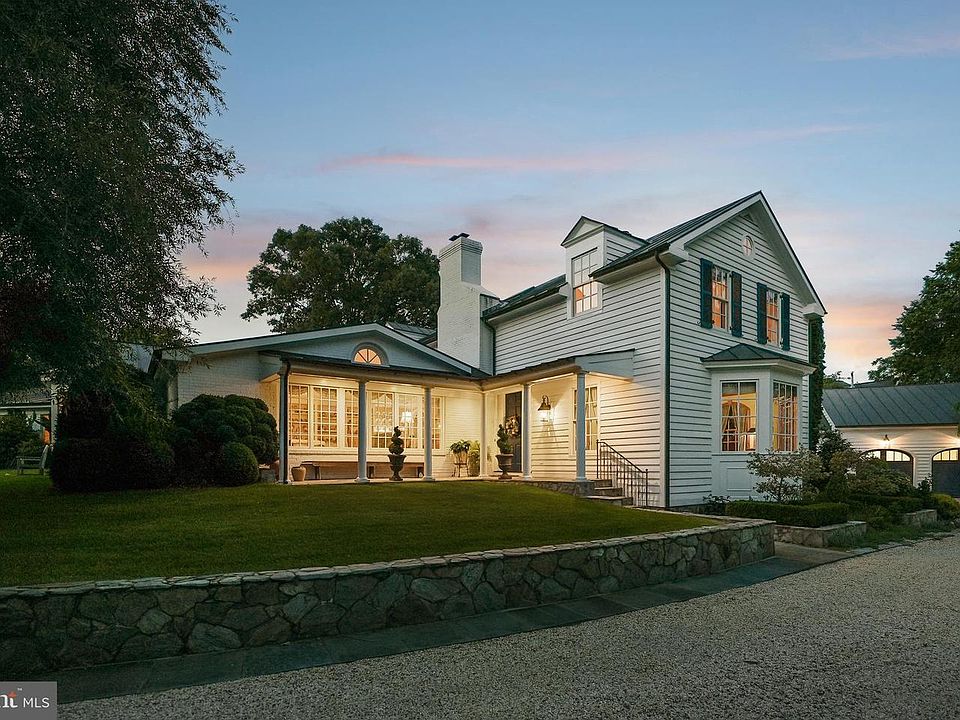 1st image of 320 1/2 Mansion Dr