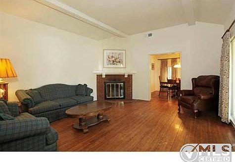 3rd image of 4348 Cahuenga Blvd