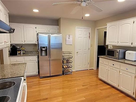 3rd image of 204 Breckenridge Dr