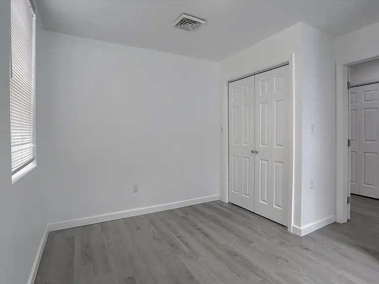754 N Railroad St — Photo 2