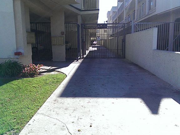 4th image of 4320 W 142nd St APT 05