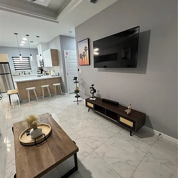 1421 Iris Ave #3 — Photo 2