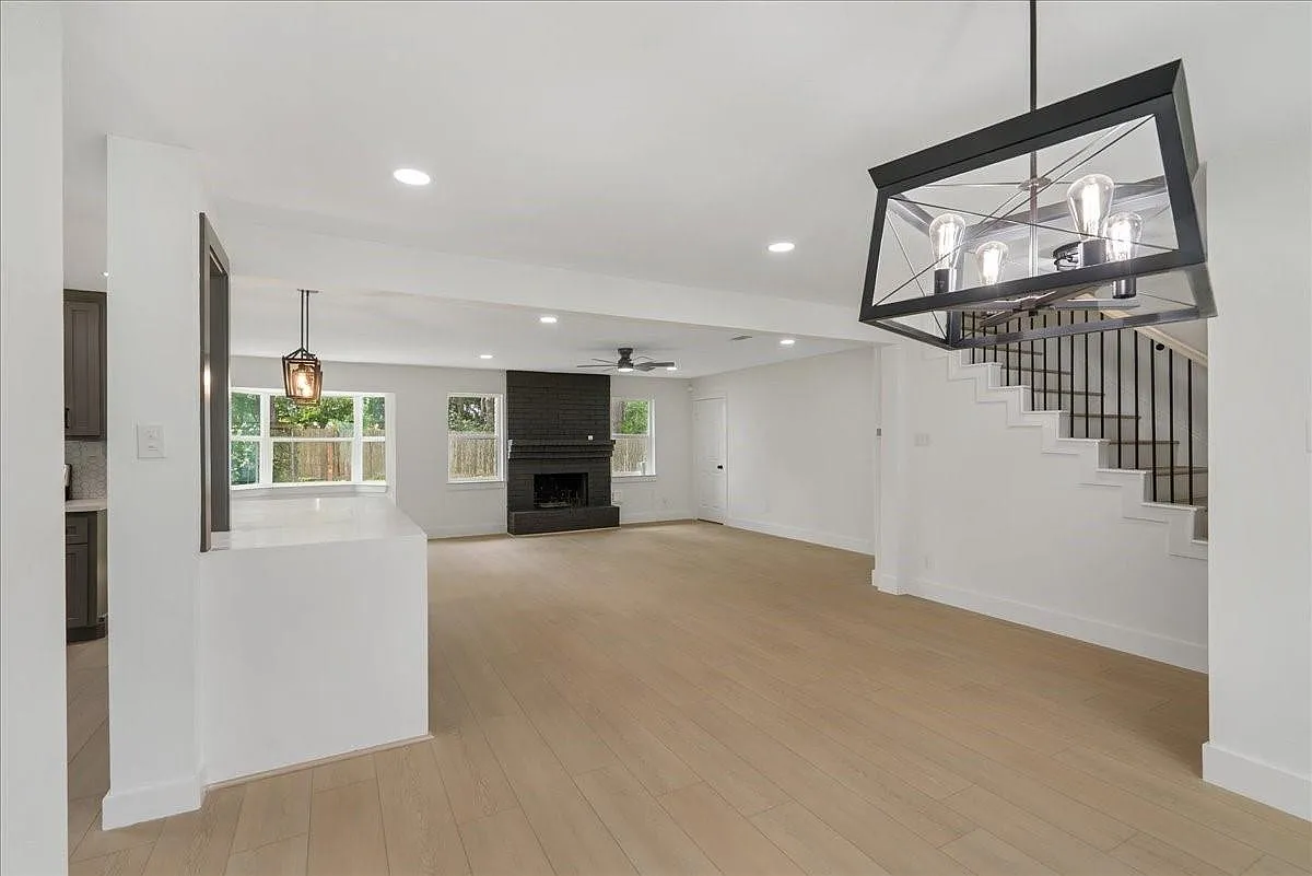 4 bed, 2.5 bath, 2237 sqft, $2,500 — Photo 4