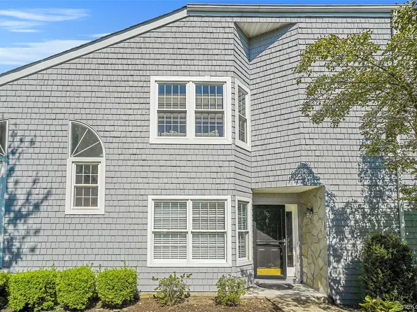 200 Lakebridge Drive N, Kings Park, NY 11754