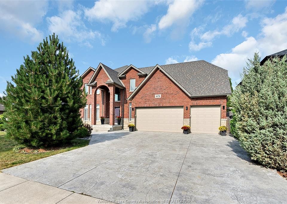 1st image of 1078 Charlotte Cres