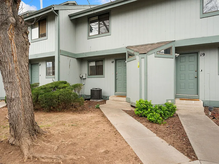 1610 Westbridge Dr #18 — Photo 2