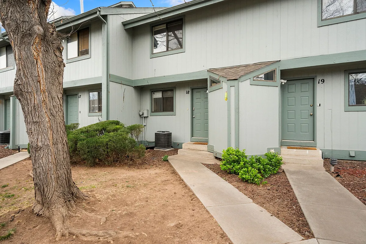 Building Photo - 1610 Westbridge Dr #18