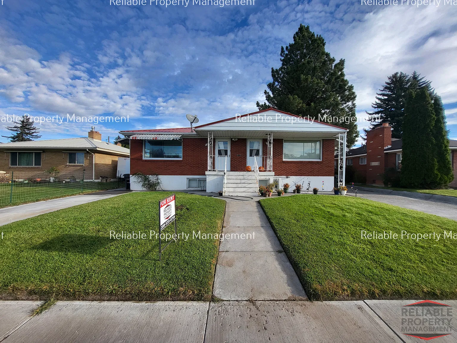 2 bed, 100 sqft, $995 — Photo 1