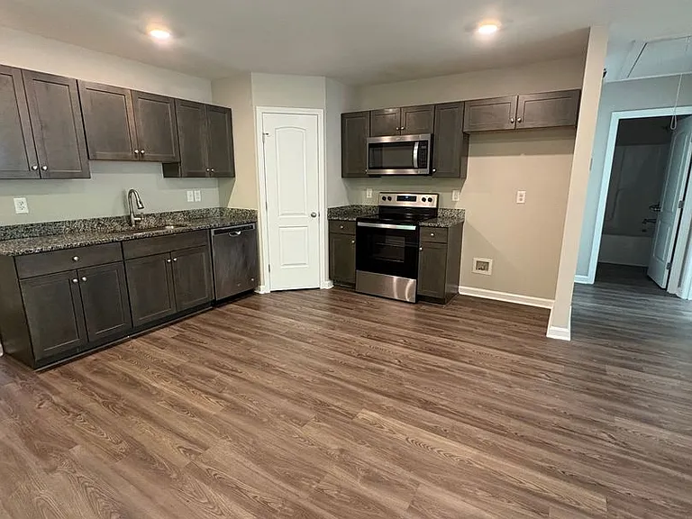 6 Meadowview Ave SW — Photo 3