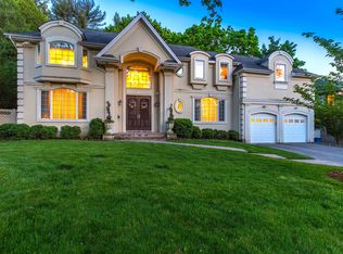6 Crabtree Ln, Roslyn, NY