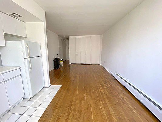 2nd image of 1380 York Ave APT 1A