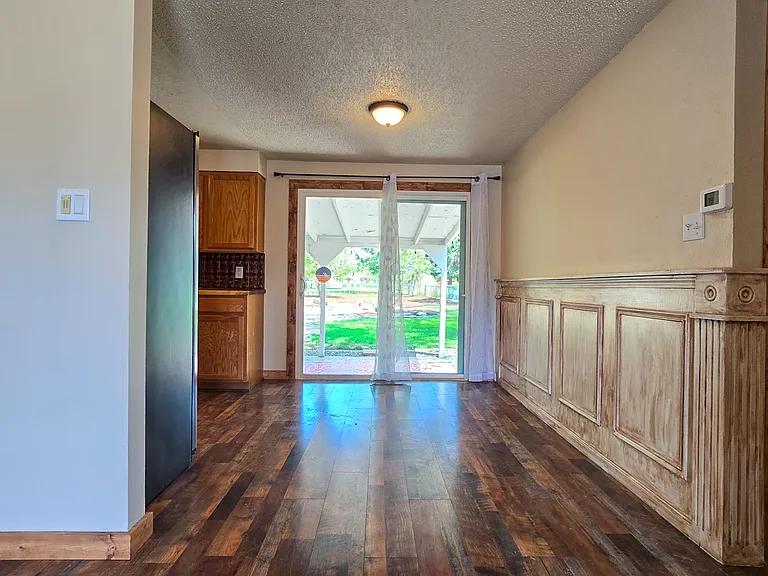 2120 N Wilson Ave — Photo 9