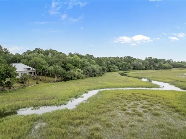 1111 Crum Creek Ln SE, Darien, GA 31305