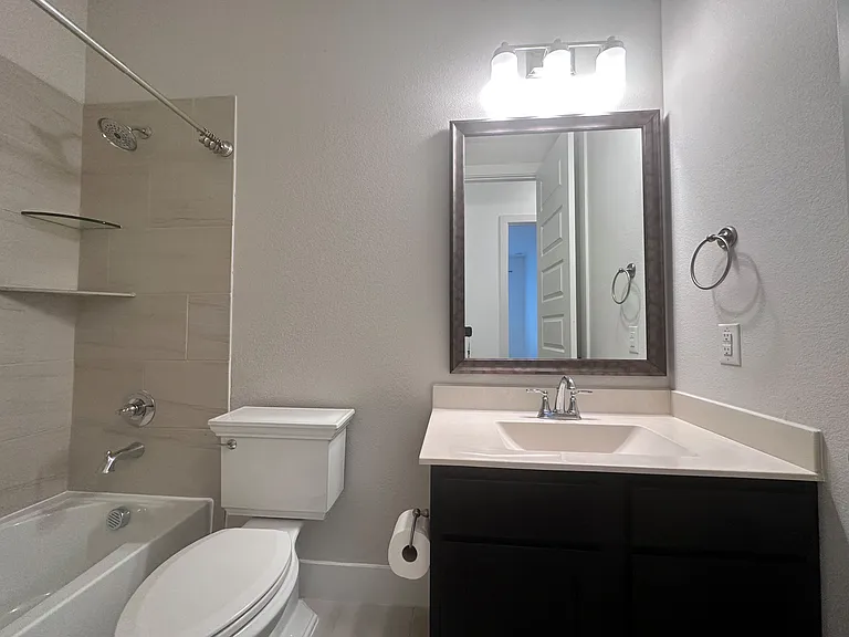 2609 Chevy Chase Dr — Photo 9