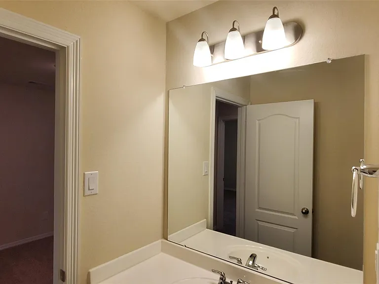 2530 Remembrance Cir — Photo 25
