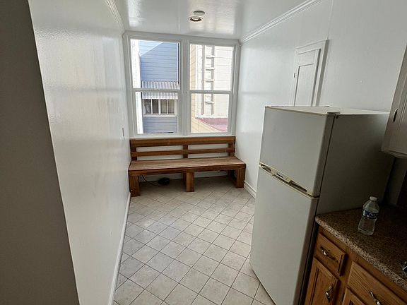 4th image of 1356 S Van Ness Ave #203