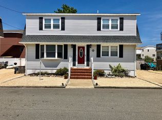 15 Hodgson Ln, Brant Beach, NJ