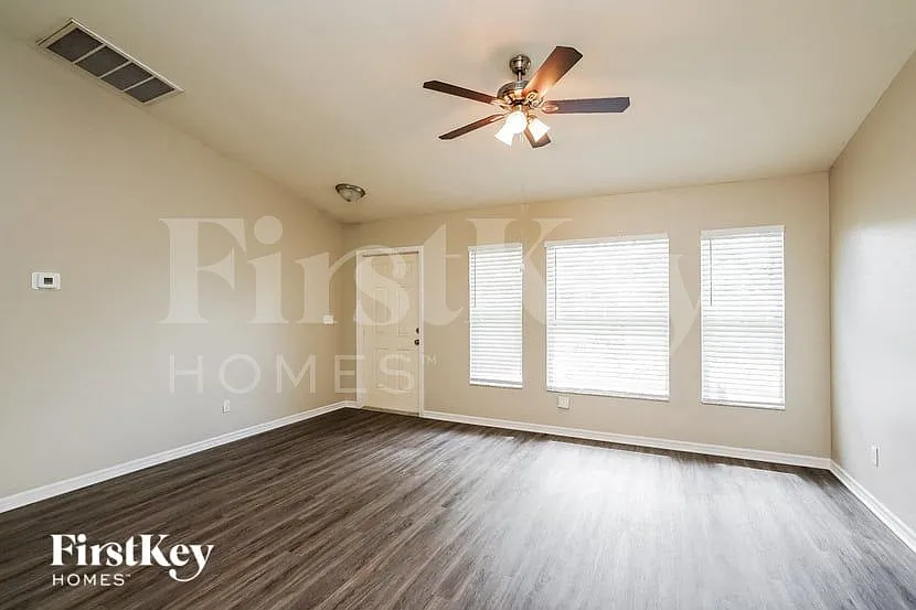 3 bed, 2.0 bath, 1212 sqft, $1,925 — Photo 4