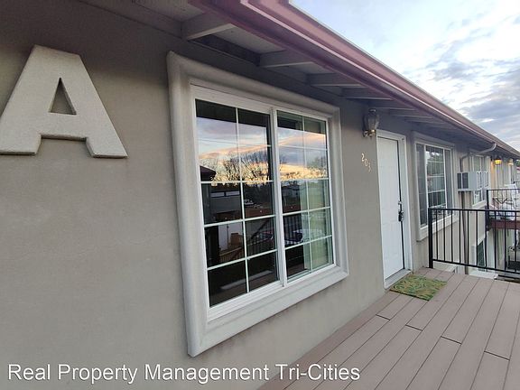 3rd image of 526 S 40th Ave #A