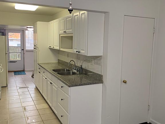 4th image of 830 Campion Ln