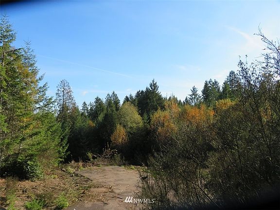 3rd image of 961 SE Moose Hill Court