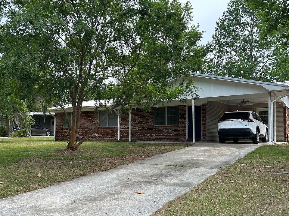 1st image of 465 SE Golf Club Ave