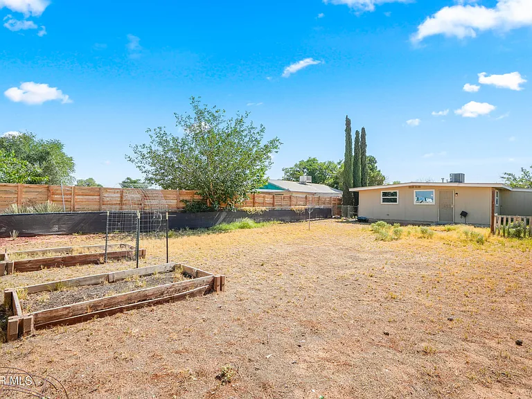 3977 Las Casitas Dr #B — Photo 24