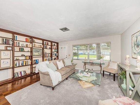 4th image of 1197 Gershwin Dr