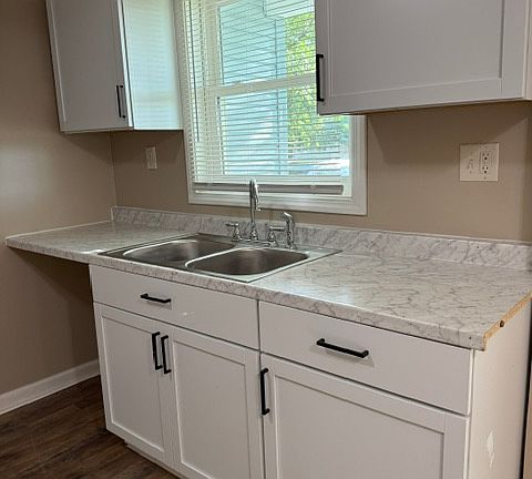 5th image of 1728 Dearborn St
