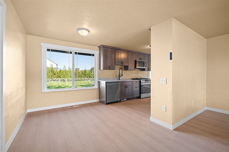 4th image of 540 Morton Street