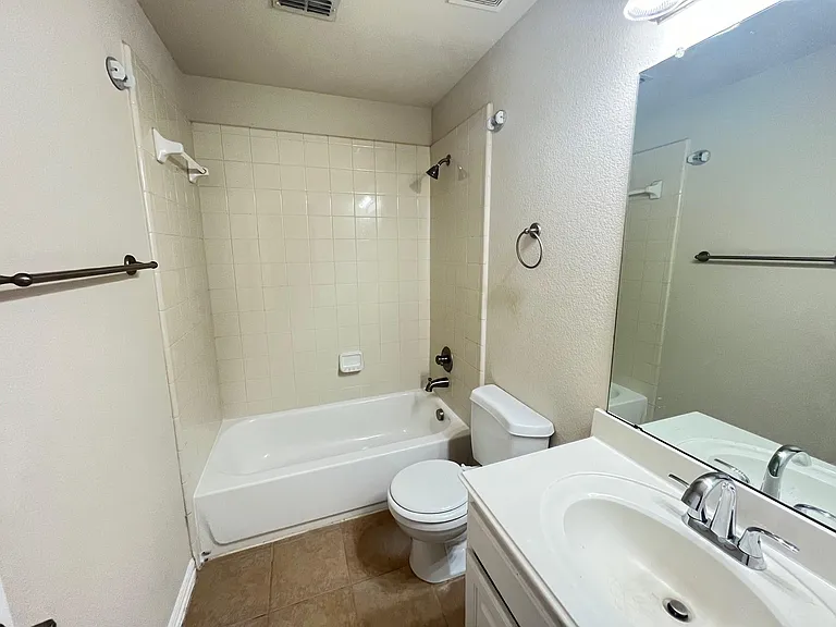 12637 Waltham Dr — Photo 7