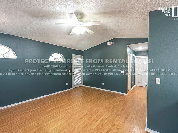 4th image of 1537 N Timberline Dr