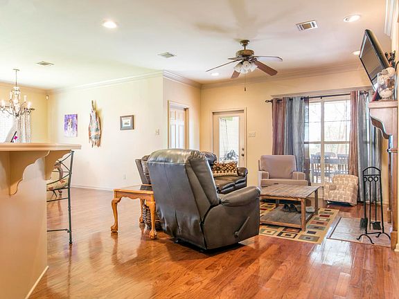 4th image of 103 Wild Rose Ln